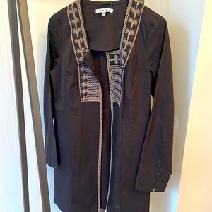 Cabi Beautifully designed front closure shirt (Size: 4)